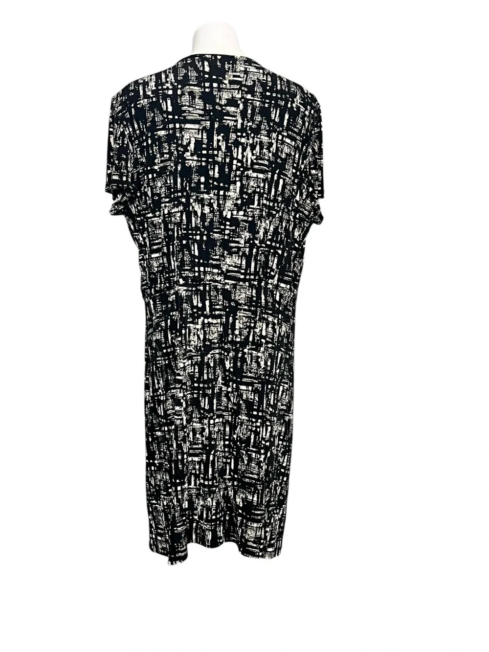 Chico's Travelers dress XXL/20 Black/White Faux-Wrap stretch knee length